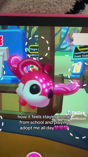 who thought i’d ever have a crow #fyp #adoptme #fyppoppppppppppppppppppppppp #xyzbca #halloween