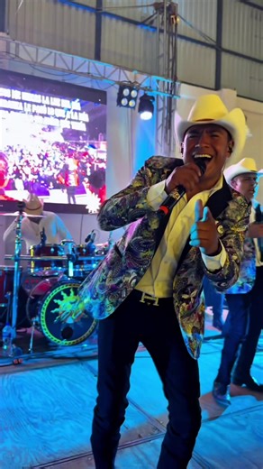 Por andar en la vagancia perdí un amor que tenía 🎶🗣️ #elausente #fyp #HMH #animocompas