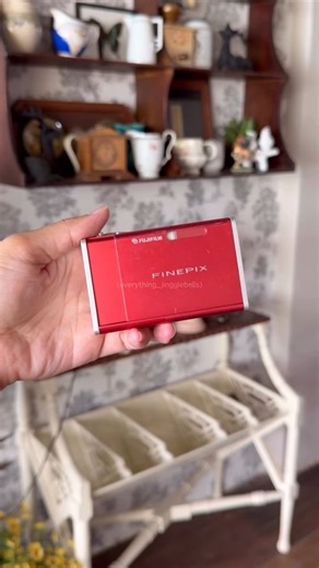 Máy Ảnh Lý Bill on Instagram: "Fuji finepix Z1.. chiếc máy ảnh cổ điển, nắp trượt mang chút cá tính,, và ảnh thì chất lượng, màu đẹp đúng gu luôn"