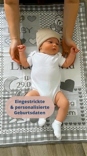 2.2K views · 23 reactions | Erinnerungen festhalten - mit einer personalisierbaren Babydecke!  臨 Jede Decke ein Unikat – mit eingestrickten Wunschdaten wie Name oder Geburtsdatum.  100 % Baumwolle – sanft zur Babyhaut, liebevoll gefertigt.  Perfekt als Geschenk zur Geburt, Taufe oder fürs erste Nestchen.  Worauf wartest Du? Bereite Freude mit einzigartigen Kuschelgeschenken! https://babydecke.de/collections/babydecken-mit-namen | Babydecke | Facebook