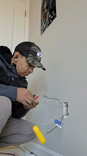 Klein Tools VDV500-705 Kit de prueba y seguimiento de tono y sonda. Funciona.? #reelsviral #justelectrician #ProyectosDeCasa #electrician #lifestyle #electricidadresidencial #electricidad #fbreelsfypシ゚viralシ | Miguel Erazo