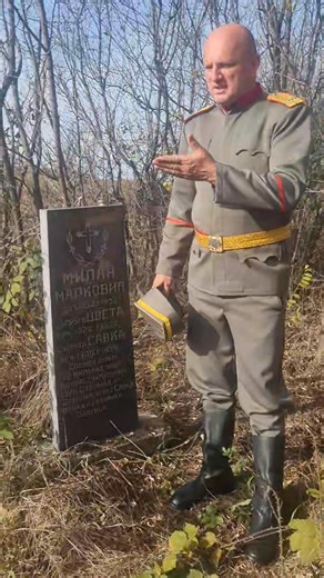 Alo narode. Zar je bitno ko koju kapu nosi? Ista nam je krv bre. Pa ako ti zatreba transfuzija krvi jel pitas koje je veroispovesti ili krvnu grupu trazis. Ne smemo dozvoliti svetskim zlotvorima i ratnim huskacima da nas zavadjaju. Ne zelim da icija majka ili otac zaplacu za svojim detetom bratom sestrom majkom ocem. Moramo nauciti da postujemo jedni druge da prevazidjemo razlike ma kako one izgledale velike. U sustinini ljudi se dele na dobre i lose. Nije tesko biti fin verujte mi. Posetili smo