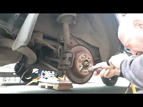 Adjust handbrake Drum brake shoes winding adjuster Nissan X trail