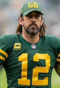 Aaron Rodgers: Engagement off| When will make his decision - sportsjone