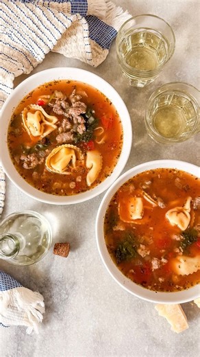 This make-ahead turkey tortellini soup ticks every box. It’s easy as pie to throw together and freezes and reheats beautifully. Comment “soup” and I’ll send you the full recipe ✨🩷 | 40 Aprons Recipes