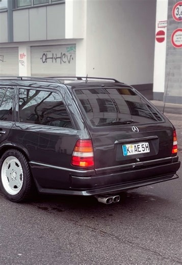 Explore the Mercedes W124 AMG: Performance and Style