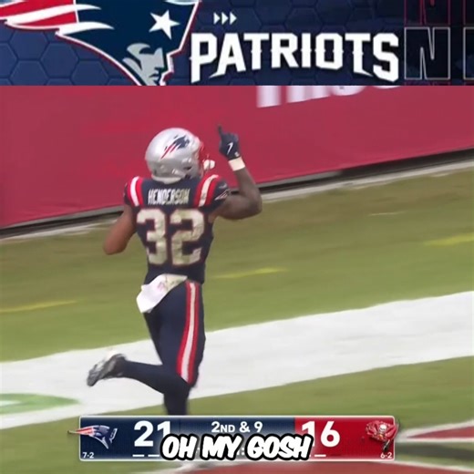 NFL Highlights: Patriots RB TreVeyon Henderson "BREAKOUT MOMENT" With 2 Long TD Runs! 🔥🏈 | 🚨#TreVeyonHenderson, #Patriots, #NFLHighlights, #MoneyMikesPodcast, #nfl2025 TreVeyon Henderson just had his breakout moment for the New England Patriots! The rookie running back showed elite speed, patience, and burst, scoring two long touchdown runs that electrified the crowd.🎙️ Money Mikes Podcast breaks down: Henderson’s explosive TD plays How he’s transforming the Patriots’ run game What this mean