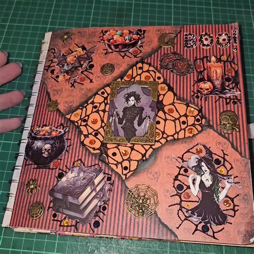 Spooky spread #junkjournalideas #junkjournal #scrapbook #scrapbooking