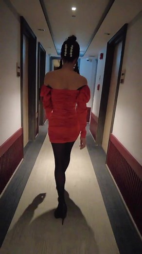 Lux Crossdresser walking in hotel #crossdresser #sissycrossdresser #luxcrossdresser #femboy #sissy #sexybody #sexydress