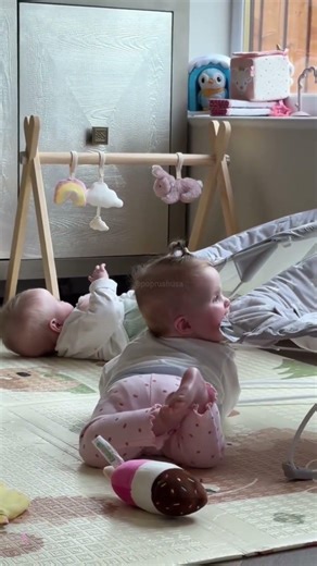 Chaos 😂 ones rolled under the bouncer and the other ones eating the bouncer 🤩✨ Poprushusa 💓