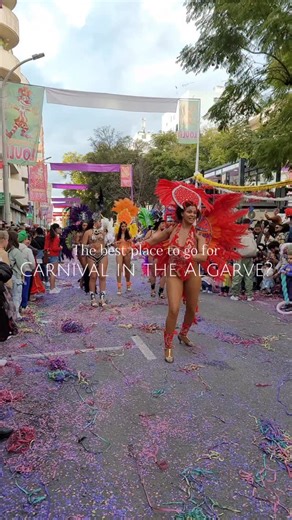 Malina & Micha | Algarve tips for families on Instagram: "📍 Loulé Carnival, Loulé, Algarve 🎭 One of our favorite happenings in the Algarve is around the corner — the Carnival parade in Loulé: it’s loud, it’s full of people, but it’s so worth it 😍 🗓️ Date: 15–17.02.26 (all three afternoons) ⏰ Time: starts around 15:00 (calculate time for parking + finding a good spot) Where: Avenida José da Costa Mealha, Loulé Tickets: €2 & kids under 12 are free 👂 Bring: ear protection for little ones (and 