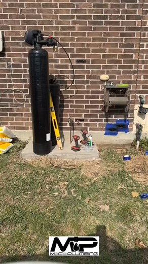 MoCo Plumbing, LLC on Instagram: "Ever wondered what goes into installing a water softener system? Here's a quick breakdown: 1. Water testing to determine hardness levels. 2. Selecting the right softener size for your home or business. 3. Connecting the system to your main water supply. 4. Installing a bypass valve for easy maintenance. 5. Setting up the control valve and programming regeneration cycles. 6. Testing the system and flushing it before use. A properly installed water softener: - Pro
