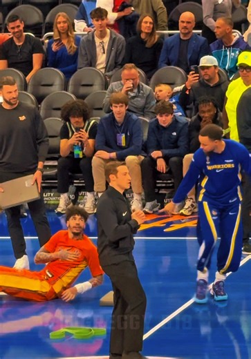 Steph Curry vs LaMelo Ball Highlights on New Year's Eve