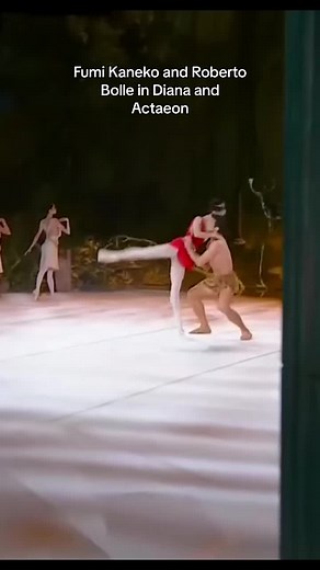 Fumi is a prima ballerina of the Royal Ballet and Roberto Bolle is an iconic legend principal dancer étoile (title created for him!!) of Teatro Alla Scala. This is from the 2023 Danza Con Me special, which he does every year ❤️ #fumikaneko #robertobolle #dianaandacteon #royalballet #teatroallascala #ballet #ballerina