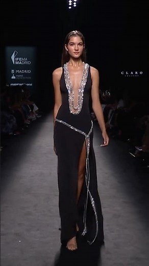 Vestido Largo Negro con Ribete de Cristales y Abertura | #tailoring