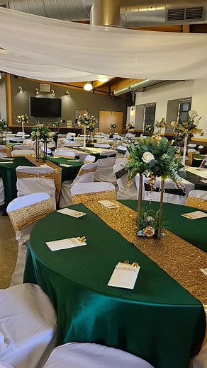 Emerald Green and Gold Quinceañera Decor Ideas