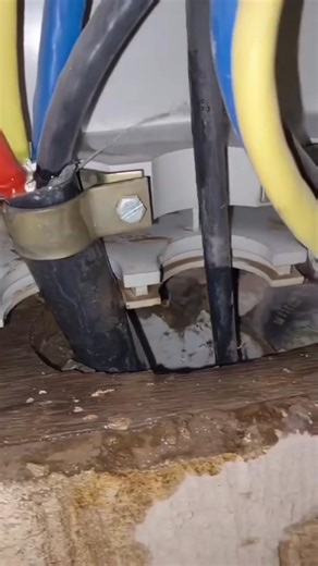 Why cable gland is used? Here is the main reason. They provide waterproof, dustproof, and weatherproof sealing (e.g. IP65 / IP68), protecting equipment from:🌊 Water & moisture🌇 Dust & dirt🛢️ Oil & chemicalsThis is critical for outdoor, industrial, and harsh environments.#Hoonsun #CableGland #Automation #Manufacturing #QualityControl | Hoonsun Cable Gland