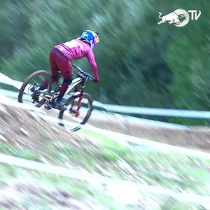 Watch the top 3 Women's qualifying runs from Mont-Sainte-Anne 👇 UCI Downhill World Cup finals LIVE today at 12:30pm EDT / 6:30pm CEST >>> https://win.gs/UCIMont-Sainte-Anne | Red Bull Bike