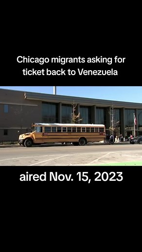 While migrants still arrive in Chicago daily, the amount is much lower than during the summer and some migrants are looking to go to warmer cities, or even back to Venezuela. #Chicagomigrants #migrantcrisis #chicagowinters #winteriscoming