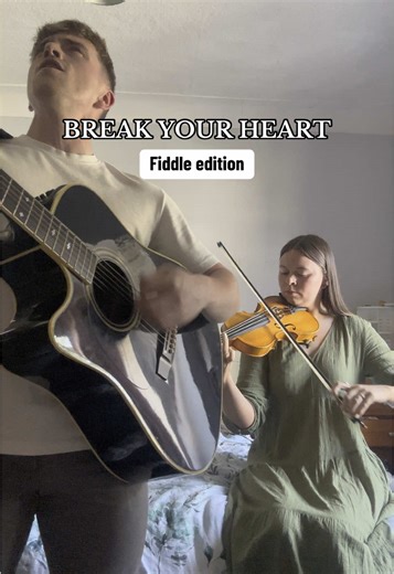 Experience Irish Music with @bredadoherty_ on Fiddle