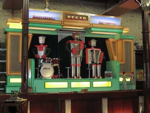 Decap Robot Band (Dansant Ver.) Playing “The Smurf Song” (Sped Up