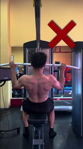 How to Do a Proper Lat Pulldown 正しいラットプルダウンのやり方