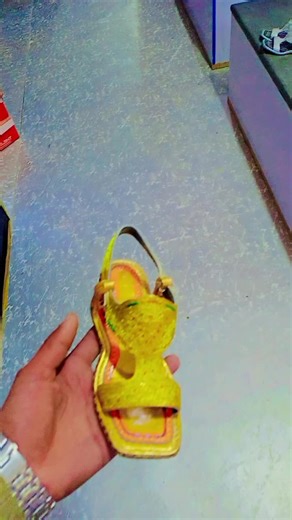 New hand made zari chappal#fyp💯💯❤❤🔥🔥🔥🔥🔥 #fyp💯💯❤❤ #fyppppppppppppppppppppppp💯💯💯💯💯💯💯 #fypviral #fyp💯💯❤❤🔥🔥🔥🔥🔥 #zari #chappa