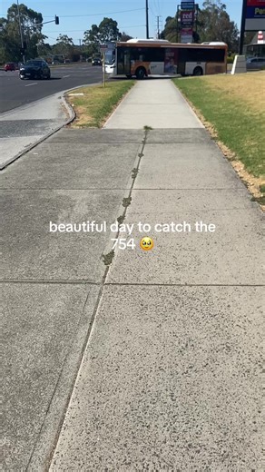 Exploring Melbourne's 754 Bus Route on a Beautiful Day