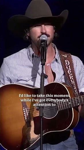 I hurt my ear today... 🎶 #showgoeson #WeOutEar