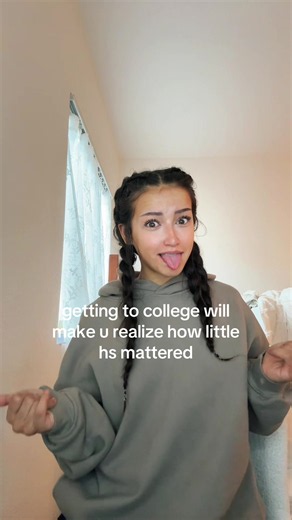 so like my life wasn't over when i was 15? yall got it 🩷 just get to college there's more to life!! #fyp #motivation #collegefreshman #highschoolsucks #relatable