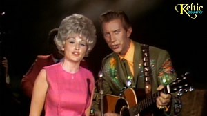 Porter Wagoner & Dolly Parton - Holding On To Nothin' For great Country Music 24 hours a day tune in to: KelticCountry.com Sponsor: GaelicArt.com | Keltic Country Radio