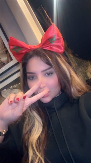 DOCTOR LILLY on Instagram‎: "ماحشمتوش 👩🏻‍❤️‍💋‍👩🏻🤭.."‎