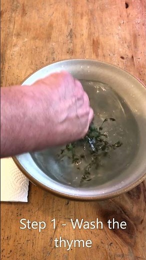 How to store fresh thyme in the freezer