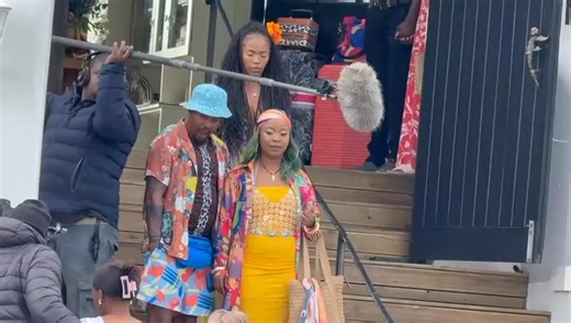 Main Street in Plettenberg Bay was turned into a movie set on Friday 30 May. This scene was shot on the steps of the Ivory House Hotel, at the whale tail circle. Read more: https://shorturl.at/ks6vc Video: Chris van Gass | Knysna-Plett Herald