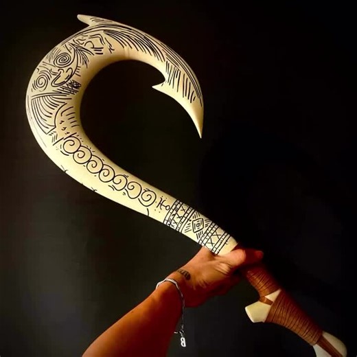 🗡️ Maui (Dwayne Johnson) Fishhook | Moana Dagger Weapon | Moana Live Action 2026 | Cosplay & Decoration - 3D Printable Model | Multi-parts (No AMS) • 3D files ➡️ Download 3D print model: https://cults3d.com/:4662161 💡 Designed by Bstar3Dart