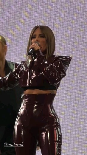 ©Новости, фан-аккаунт AniLorak on Instagram: "Ани Лорак на новогоднем концерте «Жара» 🎄 / 10.12.2025 #анилорак #шоудива #anilorak Stories lizenok_star ____________________________ Ещё больше публикаций в наших соц.сетях 🙌🥰 : 💙 Ссылка на наш Telegram: Ani Lorak Life News в шапке профиля https://t.me/aniloraknewslife 💙 Мы также есть во ВК: Ani Lorak Life News, ссылка в актуальных историях в шапке профиля. https://vk.com/aniloraklifenews"