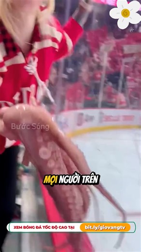 Cô gái này gan to thật #giaitri #xuhuong #giovang #giovangtv | Giờ Vàng Thay Người