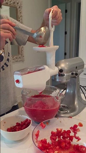Remove tomato skins and seeds to make tomato sauce. #howto #tomatoes #tomatosauce