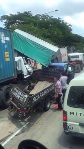59K views · 494 reactions | The scene at the junction of Jalan Buroh Road and Jurong Port Road, after an accident involving 5 vehicles this afternoon. (Video: Watson) | CNA | Facebook