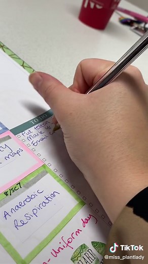 Organizing Tips for Teachers to Keep Your Desk Tidy