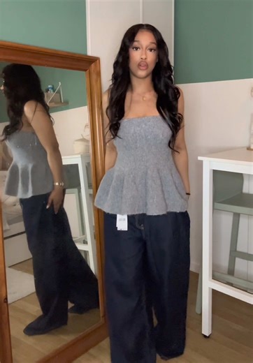 J’ai craquer 🥲 Merci ma go @imâne Réf: Bottes 87090597 Jupe 77095651 Top 77089056 Capri 77050634 1er jean 87077191 2e jean 77062915 3e jean 77034065 Robe 77039056 #mangooutlet #unboxing #haul #pourtoiii #virale