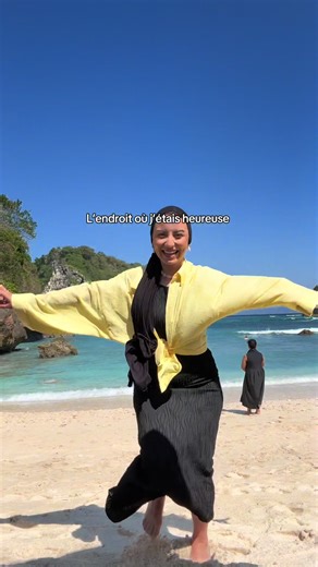 ☀️☀️☀️En préparant ma vidéo un voyage un parfum je suis retombée sur celle-ci et je me suis rendue compte à quel point je respirais le bonheur ! Le soleil ça fait la différence ! Mais faut pas oublier que c’est un état d’esprit ☀️☀️☀️☀️