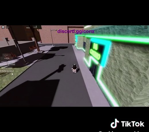 ash (@ashleyyonroblox)’s video of Roblox