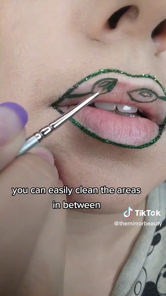 Sparkly Glitter Lips Design Tutorial with Negative Space Art