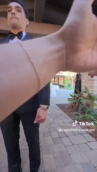 Preparing Couples for Their Wedding First Look