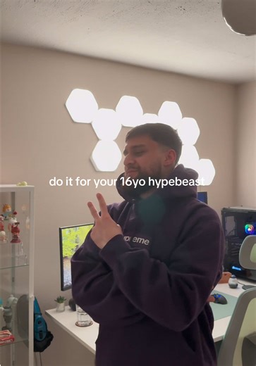 Supreme Box Logo: A New Era in Hype Culture