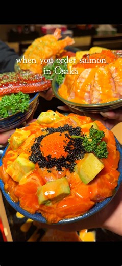 Salmon heaven in Namba, Osaka 🐟✨ Salmon Kat Namba is a great spot for fresh salmon bowls and seafood at surprisingly good prices — perfect for salmon lovers. What I tried: • Ultra-Premium Salmon Belly Roll – ¥3,299 • Spicy Salmon & Avocado Sushi Bowl Set – ¥2,480 Rich, fatty salmon bold flavors… super satisfying. Reservations available ✅ 【Salmon Kat Namba】 \t•\tAddress: 1-9-12 Sennichimae, Chuo-ku, Osaka, Japan 오사카 난바에서 만나는 연어 천국 🐟✨ Salmon Kat Namba는 신선한 연어덮밥/해산물을 생각보다 합리적인 가격에 즐길 수 있는 곳이에요. 연