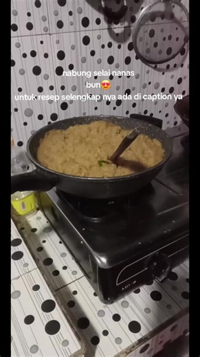 resep selai nanas 3 butir nanas 100_150grm gulpas (sesuaikan ddngan selera masing masing) 4 cengkeh (bisa skip bagi ga kurang suka) 1 batang kayu mani (bisa skip bagi g kurang suka) 5gr garam 2 bngkus vanili 2lembar daun pandan selamat mencoba note:jangan masukan gula di awal ketika masih banyak air tunggu set dulu ya baru masukan gula dan bahan lain nya masak sampai kalis #selainanas #ramadhanekstraseru