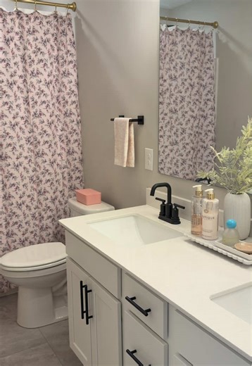 La autosuficiencia se construye desde pequeños, con paciencia, amor y confianza. 🤍 . . . . . . #fyp #parati #montessori #cleaning #limpieza