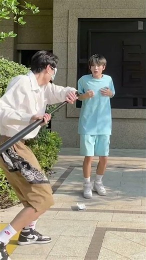 铁铁们 女孩子的胜负欲 太可怕了#shorts #cute #love #搞笑 #couple #comedy #kiss